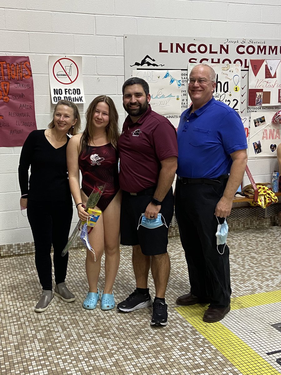 BayonneHigh's tweet photo. CONGRATS AND THANK YOU TO ALL OF OUR SWIMMING BEES!! #GOBEES @BayonneBOE @SwimmingBees @TrusteeMunoz @Bayonne_OEM @DavisForBayonne @PositiveBayonne @KenKopacz @LincolnLions5 @BHSbeesbaseball @BeesWrestling1 @BeesBasketball1 @bentvproduction @bgamblebayball @BHSBeesHockey https://t.co/qaSIvWPGhP