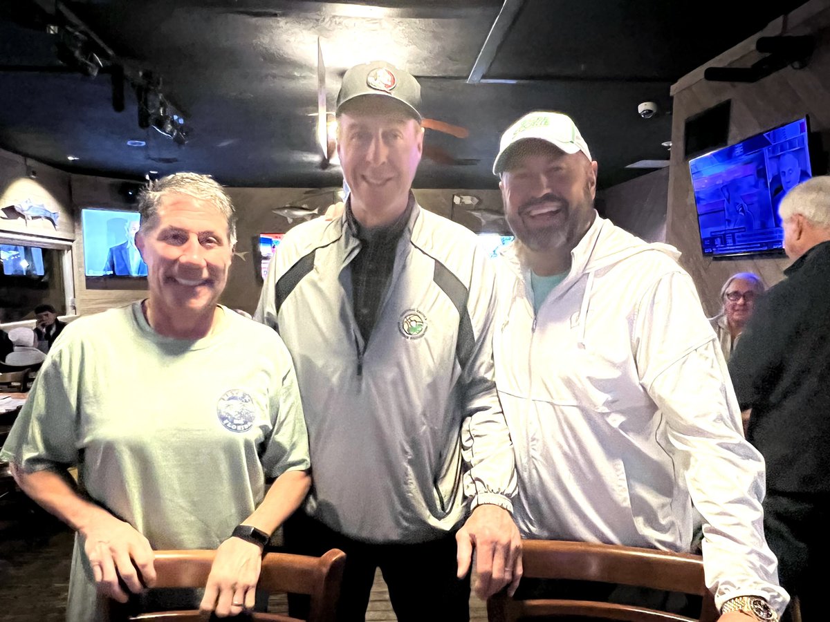 swolfhoops's tweet photo. Living the good life in Siesta Key w my buddies Coach Dino Gaudio and NBA HOF Dave Cowens. Seeing how Karma will play out. @XavierMBB @LouisvilleMBB https://t.co/nVGuEE6RQK