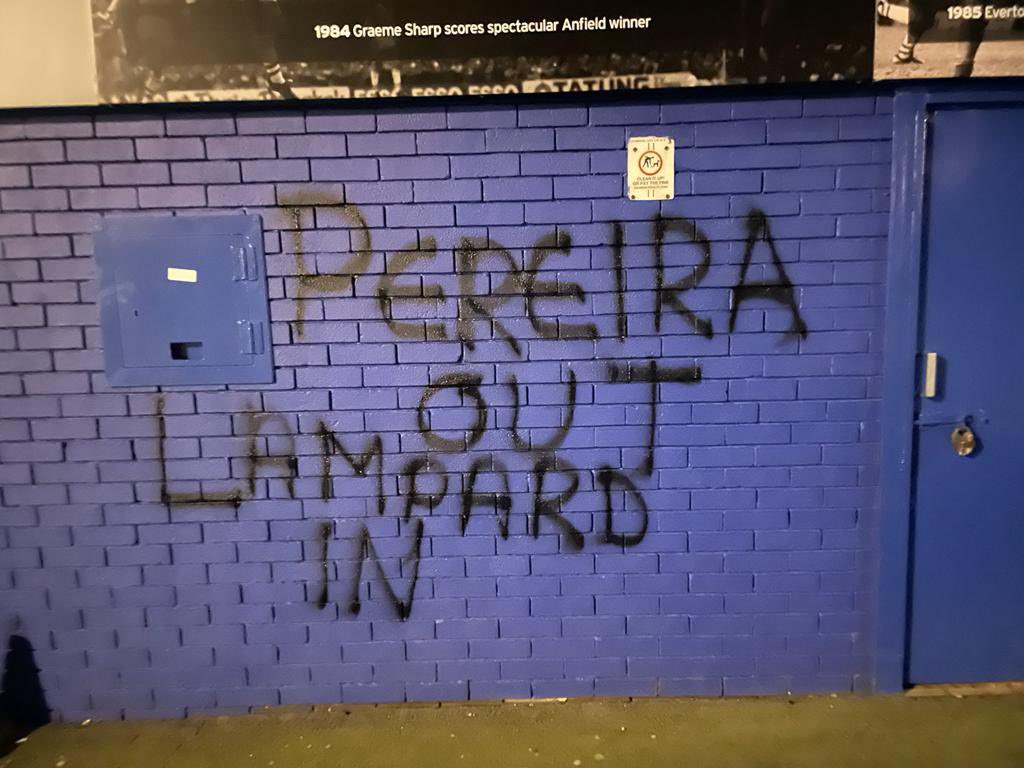 EvertonNewsFeed's tweet photo. 📸 Graffiti spray painted onto Goodison Park tonight protesting against the appointment of Vitor Pereira https://t.co/sTjKKZh1RB