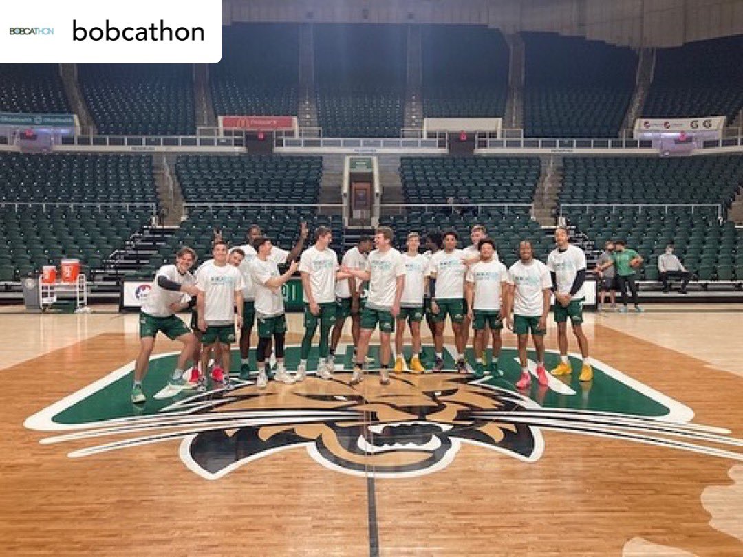Thanks for sharing the 💚 🏀team #Ohio! Go to BobcaThon.org to support this #OhioUniversity student group as they help #CbusRMH keep families near their hospitalized children. 🥰 #ftk #Keepingfamiliesclose 
📸: <a href="/BobcaThon/">BobcaThon</a> on Instagram
