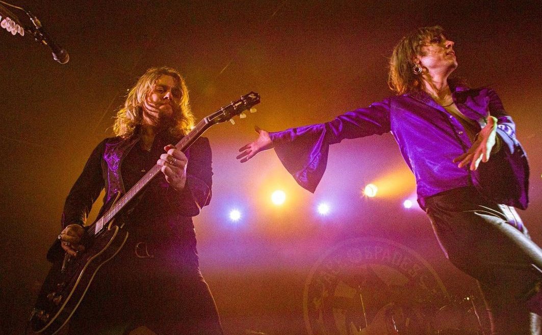 GioviMontagna's tweet photo. The best photos of the new stages of the Strange days tour 😭😭😍😍
#thestruts #strutters #lukestruts https://t.co/Y9e81zjPnr