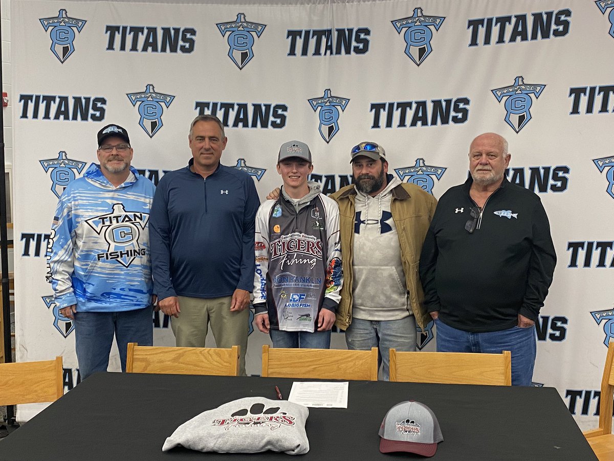 We want to congratulate Evan Fields as he signs with Campbellsville University Bass Fishing. We couldn’t be more proud of you!
#LetsGoTitans @Collins_Fishing <a href="/CampbellsvilleU/">Campbellsville University</a> <a href="/CvilleTigers/">Campbellsville Tigers</a>