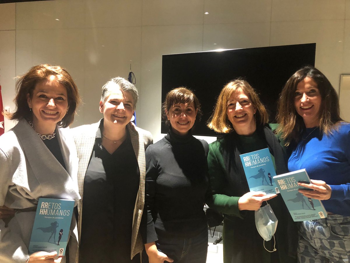 rosaallegue's tweet photo. Que tarde más estupenda con mis compañeros @escRHitores presentando nuestros @RRetosHHumanos en @IEuniversity en un workshop muy especial. Amigos, alumnos, colegas. Gracias a todos por acompañarnos y a @cynthiafdez de @IeKnowledge por el apoyo y la confianza. https://t.co/Cc6TlWjWZH