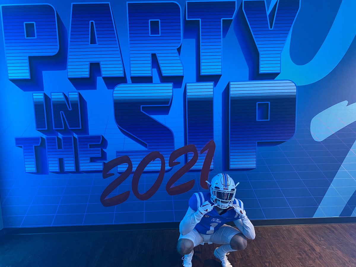 Had a great visit today at Ole Miss special thanks to @CoachQ_OleMiss <a href="/RebelsFBRec/">Ole Miss Football Recruiting</a> for putting this together. <a href="/CoachJoeRocconi/">Coach Joe Rocconi</a> <a href="/CHSDragonFB/">CHS Dragon Football</a> #PartyintheSip