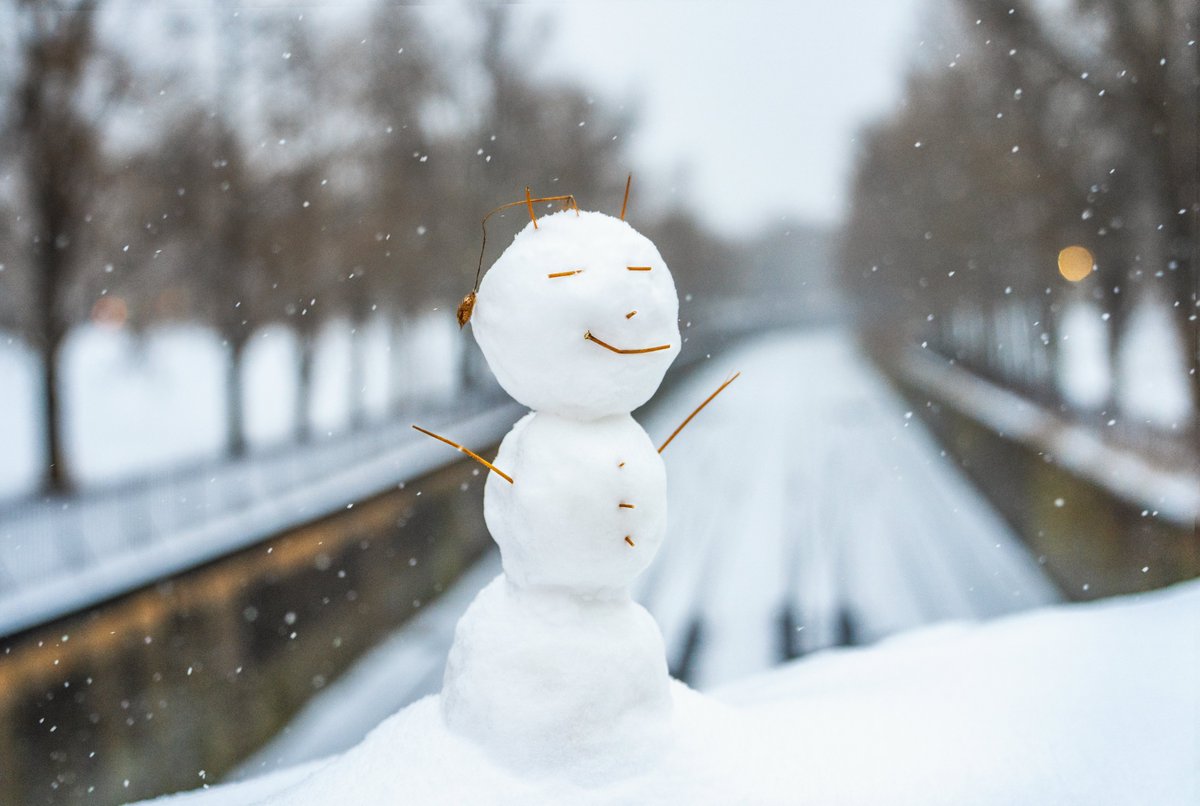 DaveDiCello's tweet photo. Whoever built this snowman on the bridge above the train tracks on the North Side of #Pittsburgh yesterday...thank you.

This might be my all time favorite winter picture. With snow falling all around, this guy is just straight up enjoying it. You gotta smile when you look at it. https://t.co/K4nOnOy66I
