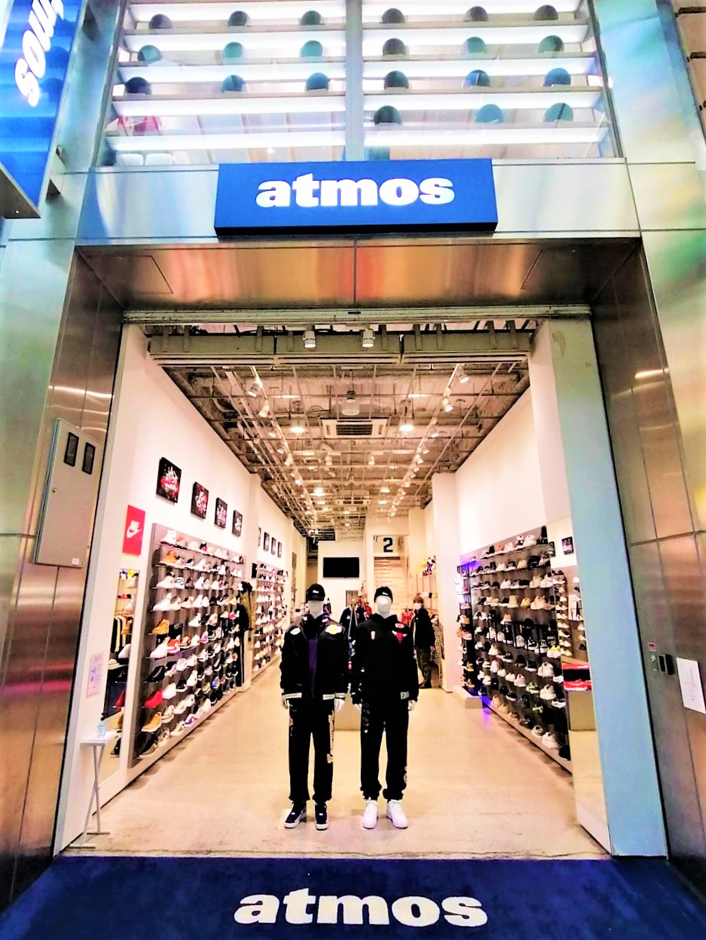 心斎橋筋商店街 Atmos アトモス 心斎橋店 ナイキやアディダス プーマなどの定番から人気の限定スニーカーとスポーツミックススタイルファッションを多数揃えています ご来店お待ちしています T Co P52ypauhqf Twitter