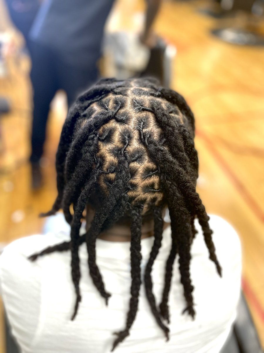 OnlyOhema's tweet photo. Doing the damn thing💫
#baltimoreloctician #baltimorelocs https://t.co/oWUhIBawyT