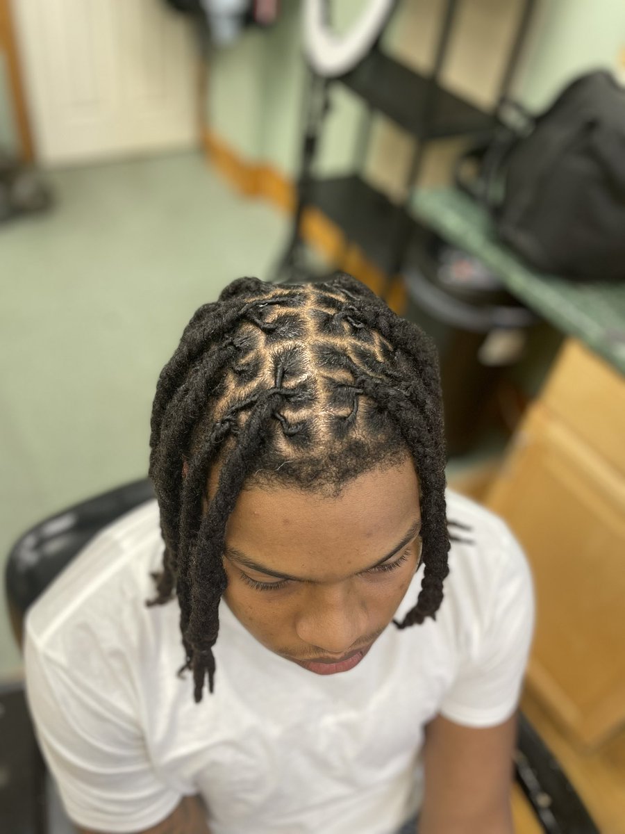OnlyOhema's tweet photo. Doing the damn thing💫
#baltimoreloctician #baltimorelocs https://t.co/oWUhIBawyT