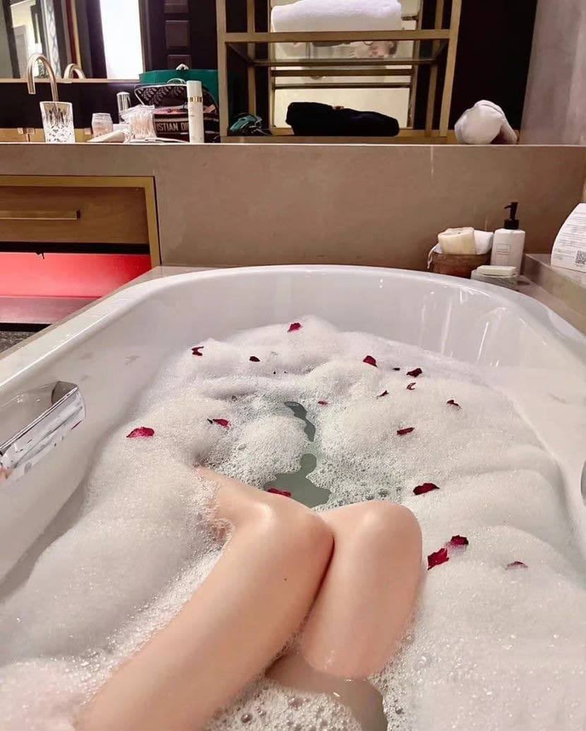 VidaStephanie2's tweet photo. Soak in the water to relax. https://t.co/bhG3gNTQ1r