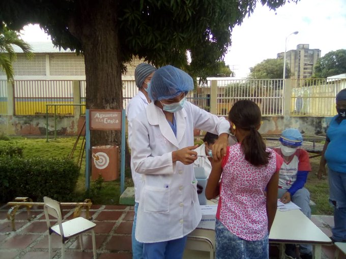 GrauG13's tweet photo. #Bolívar💉| Se realizó jornada de vacunación contra el Covid-19, en diversas instituciones educativas del Municipio Angostura del Orinoco, con el fin de garantizar la salud del semillero de la Patria. 🇻🇪

@_LaAvanzadora
@RosangelaOrozco
@Danielcustodio3
#VenezuelaTriunfaEnLaONU https://t.co/22I3in97b8