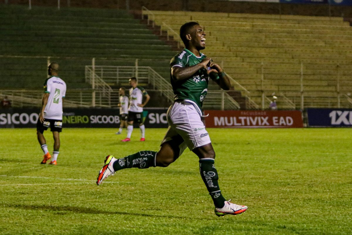 caldenseclube's tweet photo. A comemoração do primeiro gol no Campeonato Mineiro 2022, Douglas Skilo! 🐿💚
⚽ Caldense 1 x 0 @america_mg 
📸 Wagner Sidney 
#ArribaCaldense #Veterana #CampeonatoMineiro2022 https://t.co/bimeQ1z2Lg