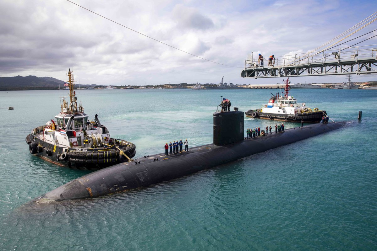 USNavy's tweet photo. Hello, Guam 👋 🇬🇺

The Los Angeles-class fast-attack submarine #USSAsheville (SSN 758) prepares to moor to #USSEmorySLand (AS 39), in Apra Harbor, Guam, Jan 21.

Asheville is one of multiple forward-deployed submarines assigned to Commander, Submarine Squadron 15. https://t.co/4uVuAbTNv1