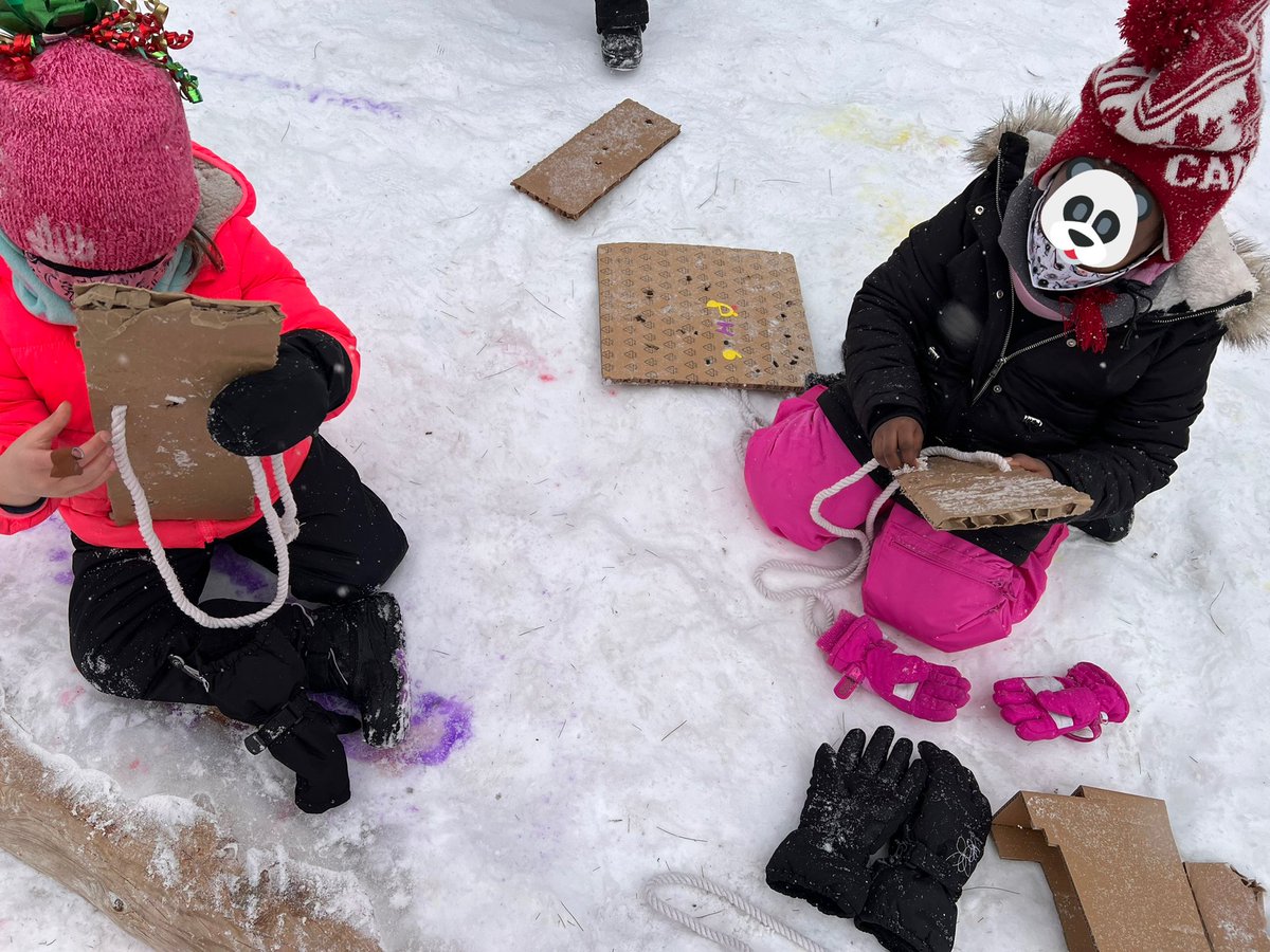 tonjatenn's tweet photo. How can we move over the snow?
#MacKinders tested out their wonders about making snowshoes to move across the snow. They didn’t have branches, so they pulled cardboard from our #makered shelves. https://t.co/hfCh5gLW5x