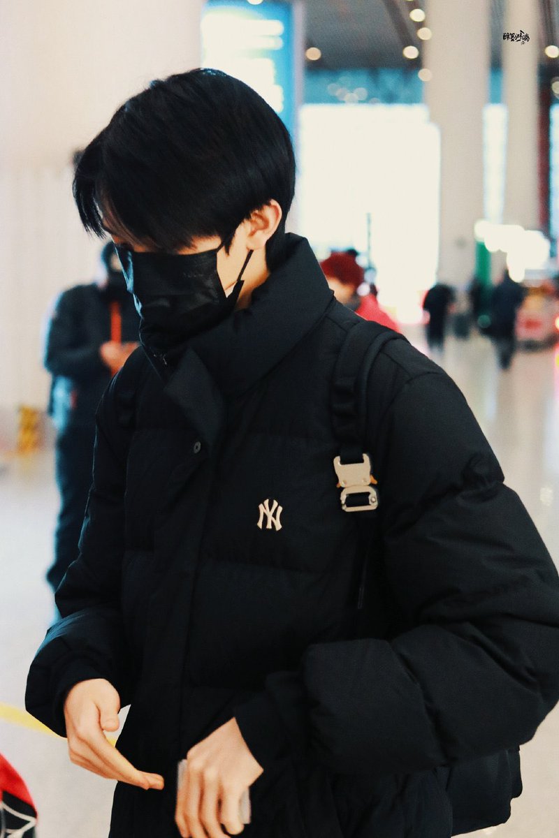 hqilins's tweet photo. 220126 PEK ✈️

(c) 醉墨淋漓｜林墨
#林墨 #LinMo https://t.co/kOn6NOnC2U