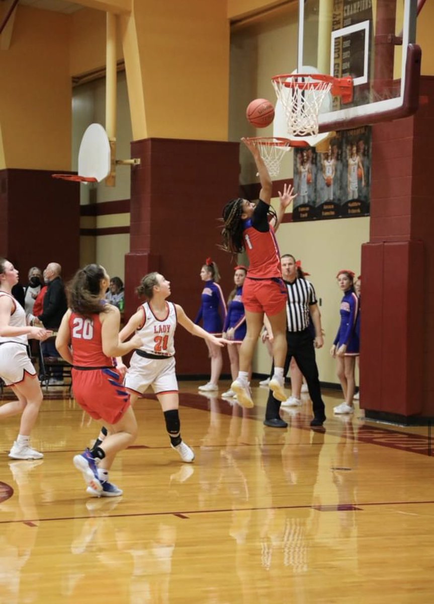 JoleneSinghate1's tweet photo. Ashley Singhateh #1 with 30 points tonight🏀🔥 bringing Eureka Lady Tornadoes record to 11-1!Also champs of Trojan Classic Tournament!@ashleys2024 @Bansheefam https://t.co/TByqA1lqrA