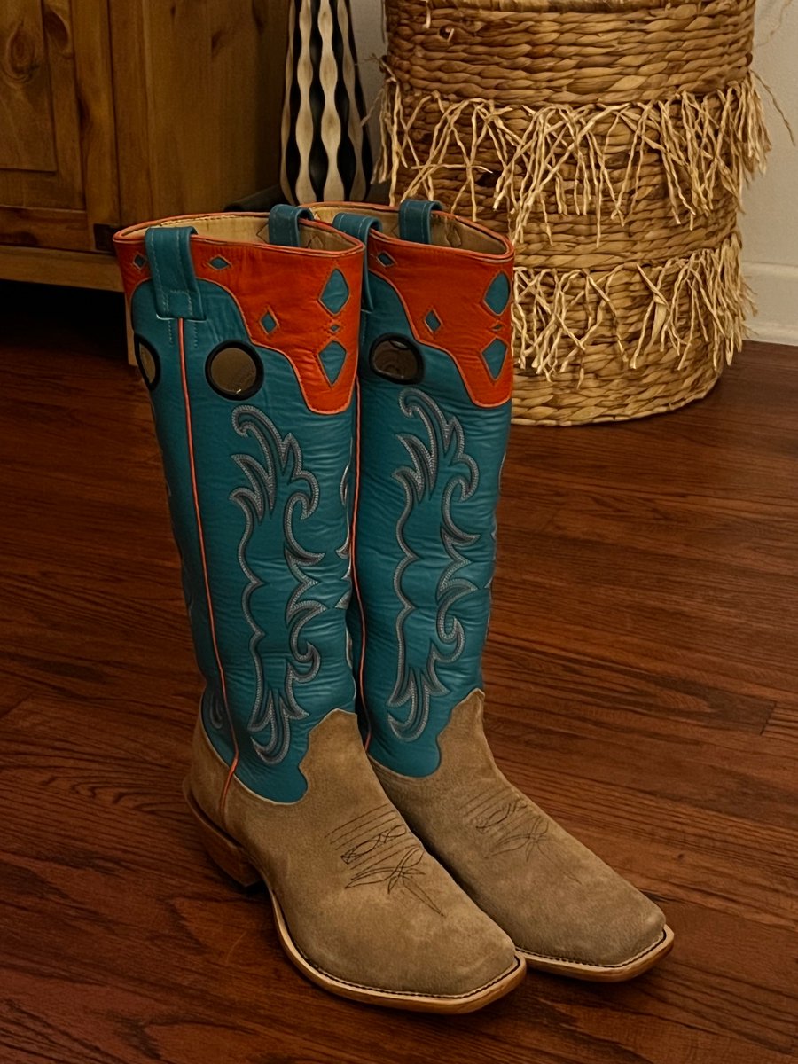 3Rbar_none's tweet photo. They’re here! Thanks Schaefer and @fenogliobootco https://t.co/MknXOQFSq7
