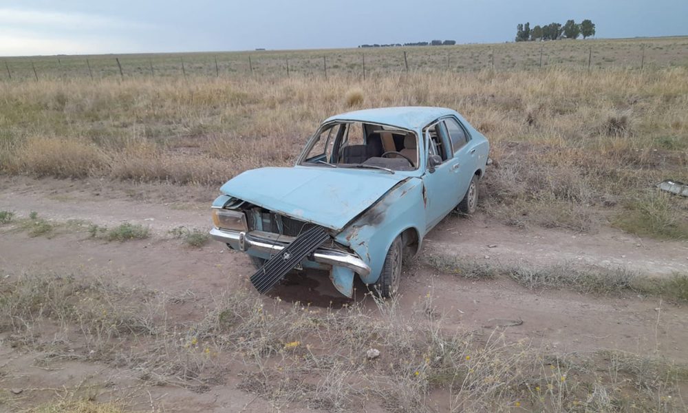labrujula24's tweet photo. Dos personas heridas tras volcar el auto en La Carrindanga https://t.co/2dVcC3RIXG #accidente #autovolcado #dodge1500 #LaCarrindanga https://t.co/9Y7E1punzO
