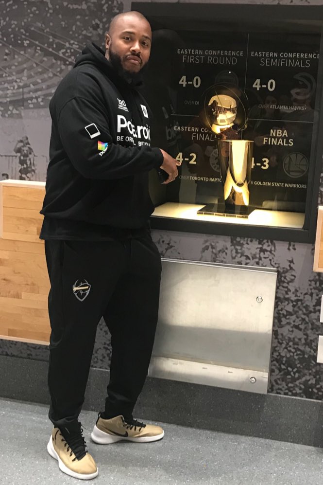 International tweet media