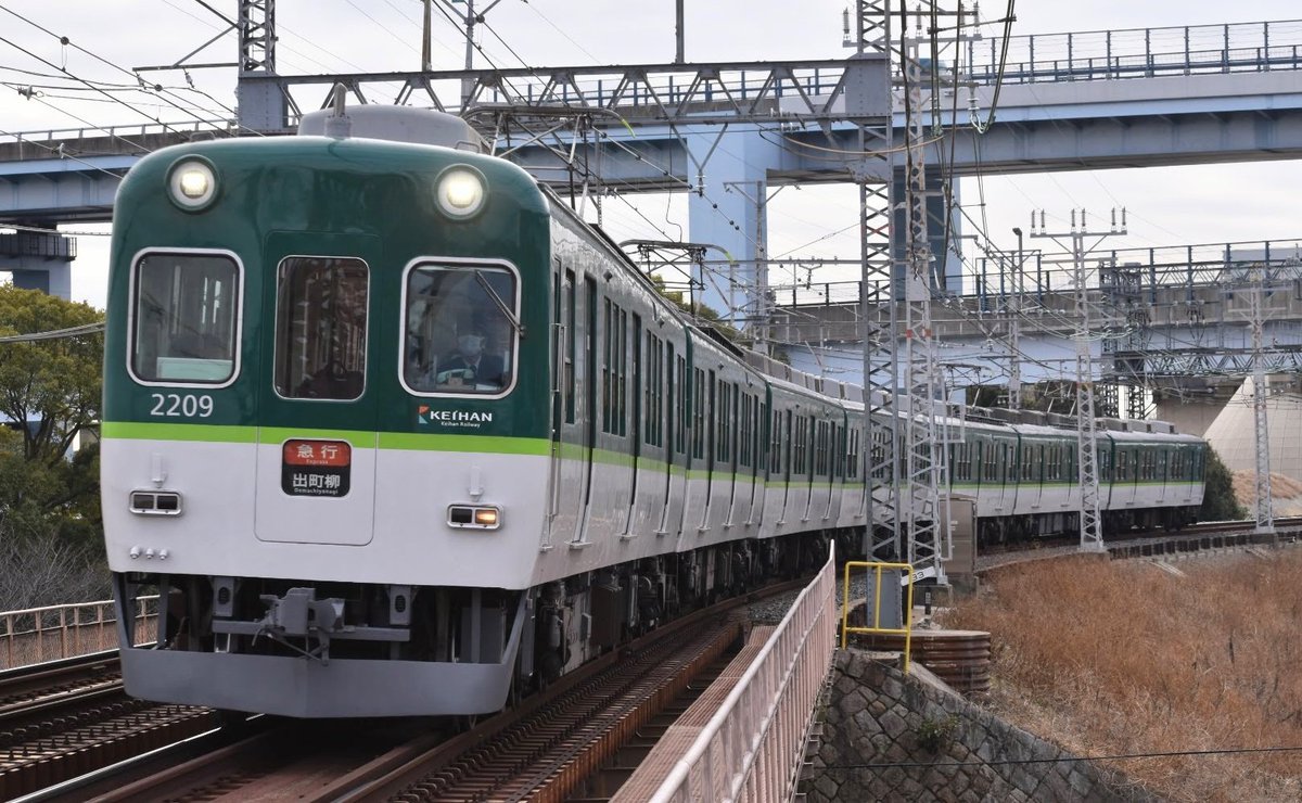 Nishimeihandou's tweet photo. 関西の鉄道は、車両を長く使う傾向がある。 https://t.co/gCmdERvhIq