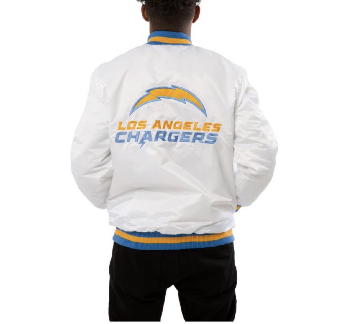 JenniferMills21's tweet photo. If you want me to do a raffle giveaway for this jacket…give this post a retweet. #BoltUp 

#PepsiROY + Rashawn Slater https://t.co/6Oj2pWRwF8