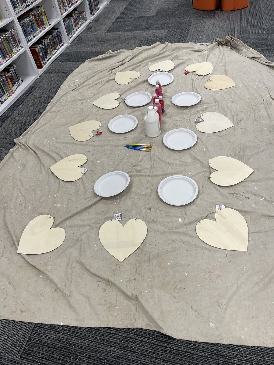 PineCrestAux's tweet image. Today’s #TransformationTuesday showcases our #PCEnrichment program Crafts &amp;amp; Cricuts Club. Ss tapped into their #PCCreativity by painting wooden hearts and then adding their own name or phrase.
#PCAfterSchool 💕🐾💚