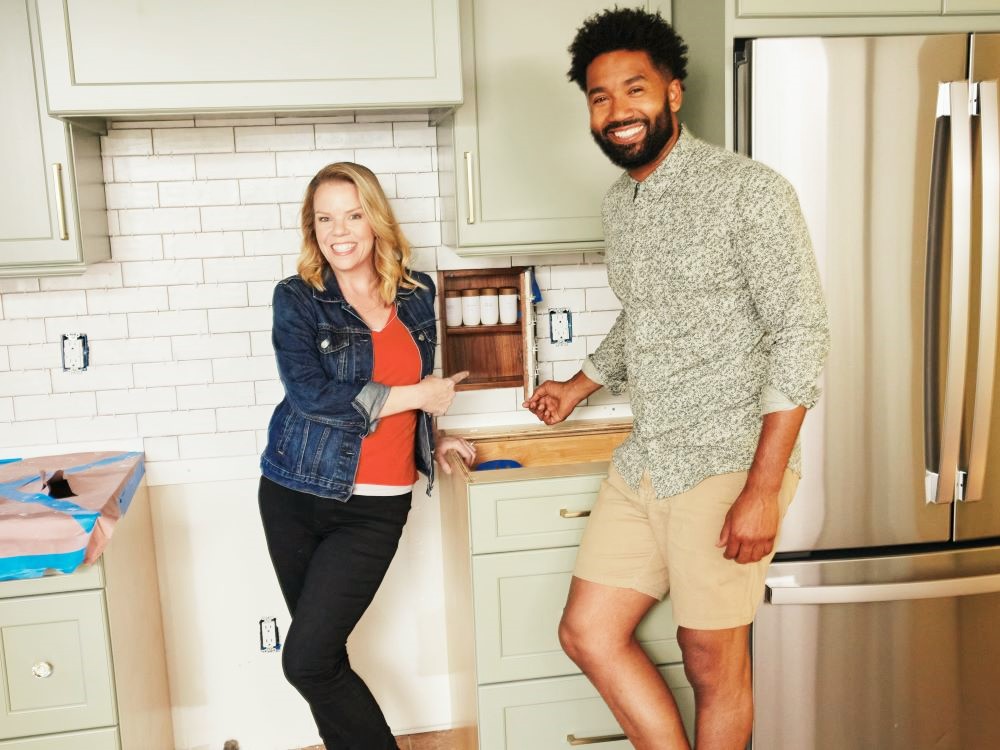 Cinemaniaticos1's tweet photo. Cinéfilos!! La experta en organización #CassandraAarssen y el artesano #WendellHolland ayudarán a diferentes familias a liberarse del caos en una nueva temporada de #MiHogarEsUnDesastre. 📺🏡
+Info: https://t.co/Y9lqBBC8Xn 🔥
¿Qué les parece? #DiscoveryHome #HomeandHealth https://t.co/UU3mMFvdhO