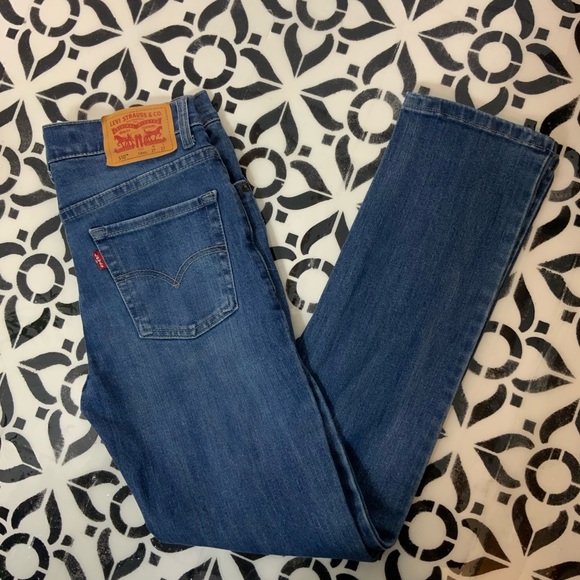 diamondpearl292's tweet photo. So good I had to share! Check out all the items I'm loving on @Poshmarkapp #poshmark #fashion #style #shopmycloset #levis #foxcroft #stjohn: https://t.co/iOzQmy1oT5 https://t.co/ytaRCE9Phn