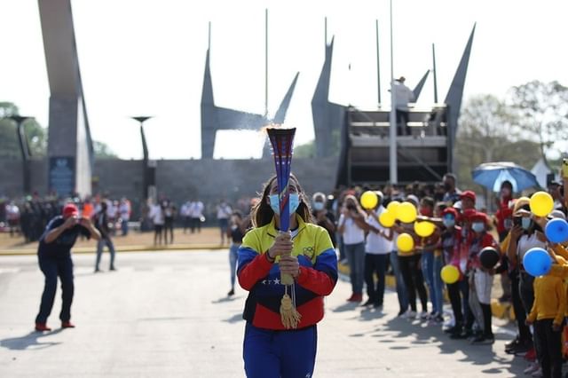 𝐒𝐞 𝐞𝐧𝐜𝐢𝐞𝐧𝐝𝐞 𝐥𝐚 𝐋𝐥𝐚𝐦𝐚 🔥

Desde el Campo de Carabobo, se realizó el encendido del Fuego Patrio de los XX Juegos Deportivos Nacionales 2020 🇻🇪 

El gobernador <a href="/rafaellacava10/">Rafael Lacava</a> le entregó el pebetero a la atleta carabobeña #ClaudymarGarces