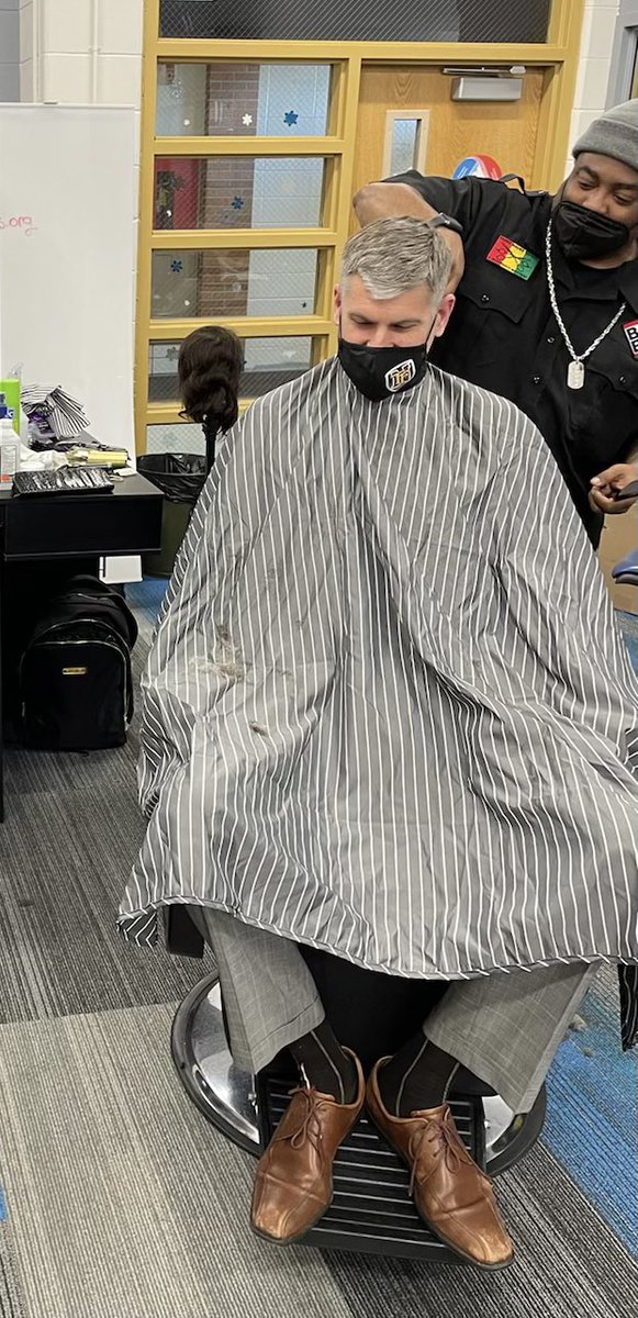 CTE_DIST215's tweet photo. Thank you Principal Rucinski @RucinskiBrian for stopping by the barbering studio for a hair cut. Your support is appreciated! https://t.co/BaXMbh9pLD