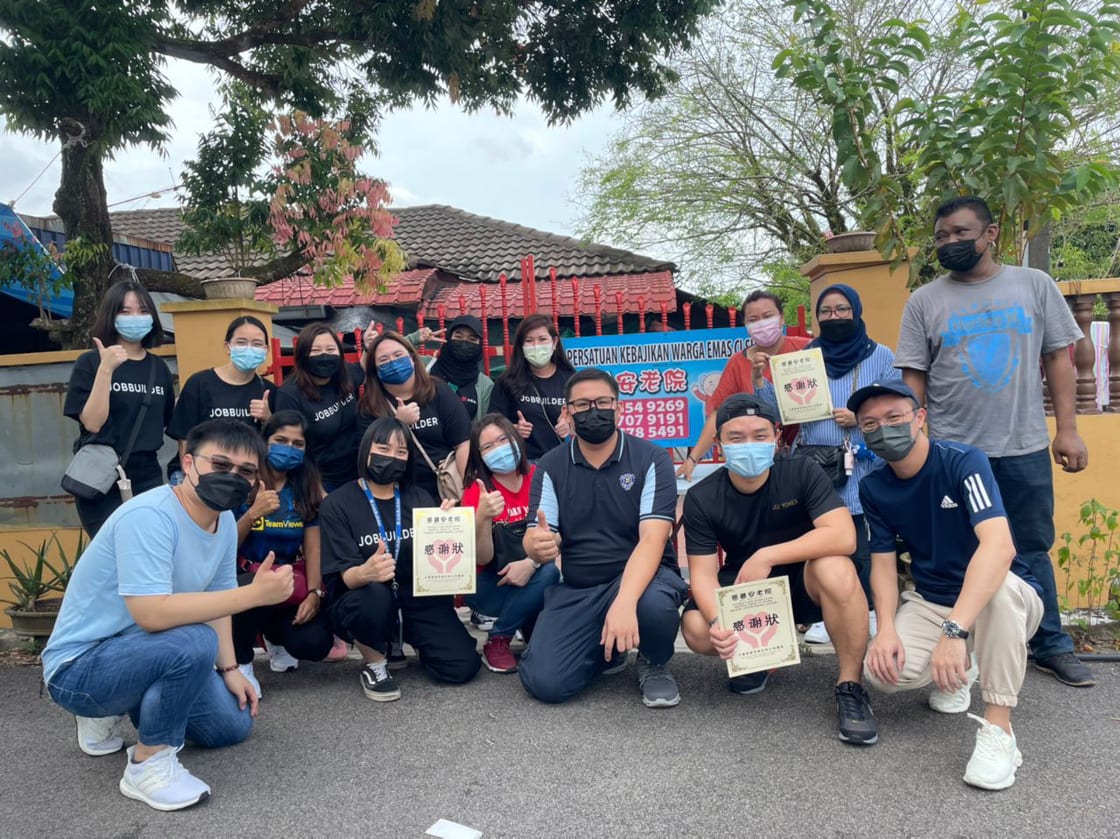jobbuilderMY's tweet photo. We Bring Chinese New Year Joy to Senior Citizens!
#JOBBUILDER collaborates with other corporate companies, 𝗗𝗜𝗘𝗦𝗘𝗟 𝗧𝗥𝗨𝗖𝗞 and 𝗗𝗥𝗦-𝗜𝗻𝘁𝗲𝗴𝗿𝗮𝘁𝗲𝗱 come together to spread festival joy to senior citizens at three old folks home 👴🏼🧓🏼👨🏽‍🦳🤎💪🏽🙏🏾
#CSR #giftoflove https://t.co/orSbIjbwcQ