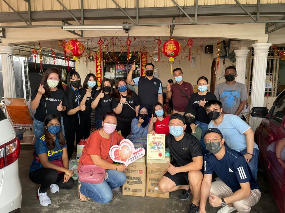 jobbuilderMY's tweet photo. We Bring Chinese New Year Joy to Senior Citizens!
#JOBBUILDER collaborates with other corporate companies, 𝗗𝗜𝗘𝗦𝗘𝗟 𝗧𝗥𝗨𝗖𝗞 and 𝗗𝗥𝗦-𝗜𝗻𝘁𝗲𝗴𝗿𝗮𝘁𝗲𝗱 come together to spread festival joy to senior citizens at three old folks home 👴🏼🧓🏼👨🏽‍🦳🤎💪🏽🙏🏾
#CSR #giftoflove https://t.co/orSbIjbwcQ
