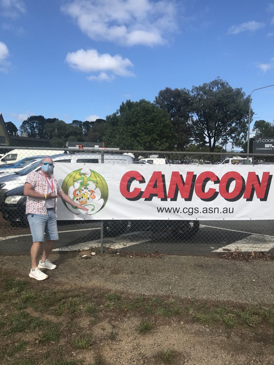 So excited to see <a href="/BlackRabbitGam1/">Black Rabbit Gaming</a> repping our Meeple Garden🌸 shirt at CanCon over the weekend 😊