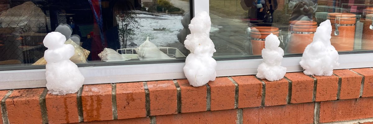 HFaulknerLHS's tweet photo. Mask breaks can be fun when the back door of your classroom gets very little sunlight on winter days. ☃️ https://t.co/xMXylXOpU6