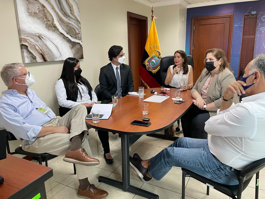 vmaino's tweet photo. Simplificamos procesos para incentivar al sector productivo. Con el Consejo Ciudadano Sectorial de Acuacultura y Pesca analizamos agilidad en procesos, optimización de servicios digitales, normativa moderna y aplicación de la #LeyDesarrolloEconómico. https://t.co/RLWqfv9zCA