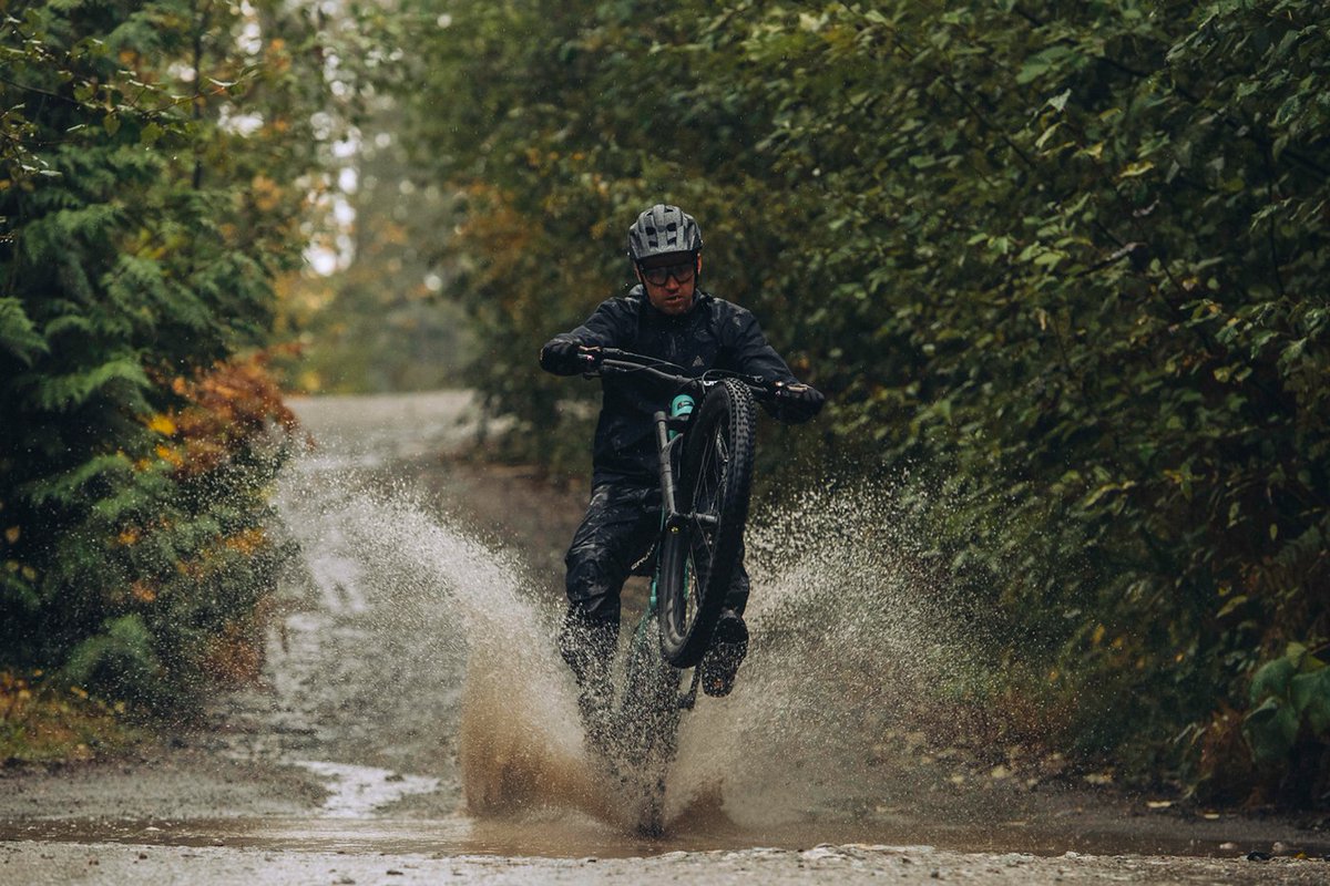 If riding in the worst conditions is your thing, good news. Men's and Women'sThunder Pants are back in stock. ⁠
⁠
Shop now: bit.ly/3KGMkFH