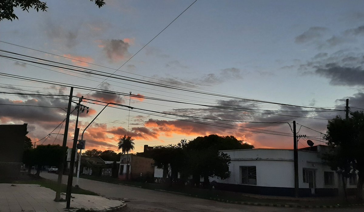 QuarinLucia's tweet photo. Coleccionado atardeceres❤ https://t.co/el1SIQty4m