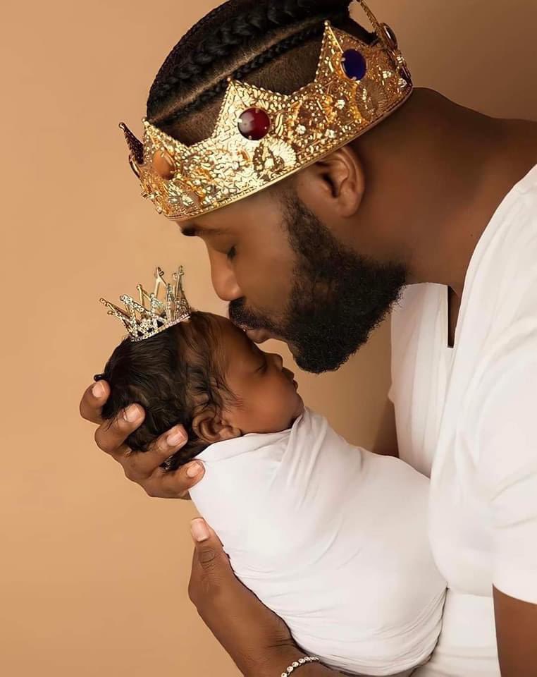 AuthorJoeNBrown's tweet photo. Black Positivity by Kimme Carlos. #BlackPositivity #BlackMenRock #BLM #BlackArt #KingDad https://t.co/nZOnTb67fJ
