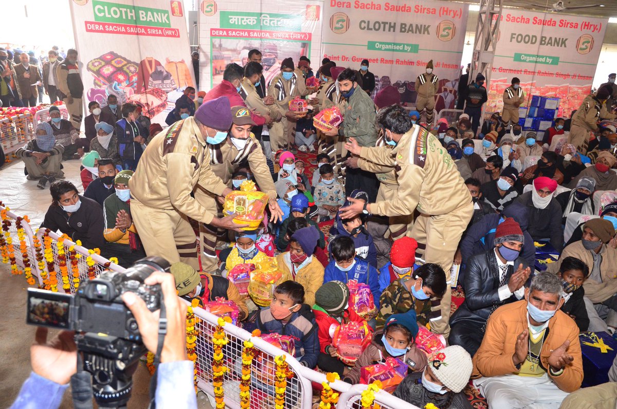 Rose03180's tweet photo. #DedicatedToHumanity 

In 8th pious letter, His Holiness, St Dr. @Gurmeetramrahim Singh Ji Insan, initiated new welfare work of providing free treatment to orphans &amp; giving them food items. Living by example, Guruji distributed 25 food kits on the same day to these children. https://t.co/lcthNoeCY6