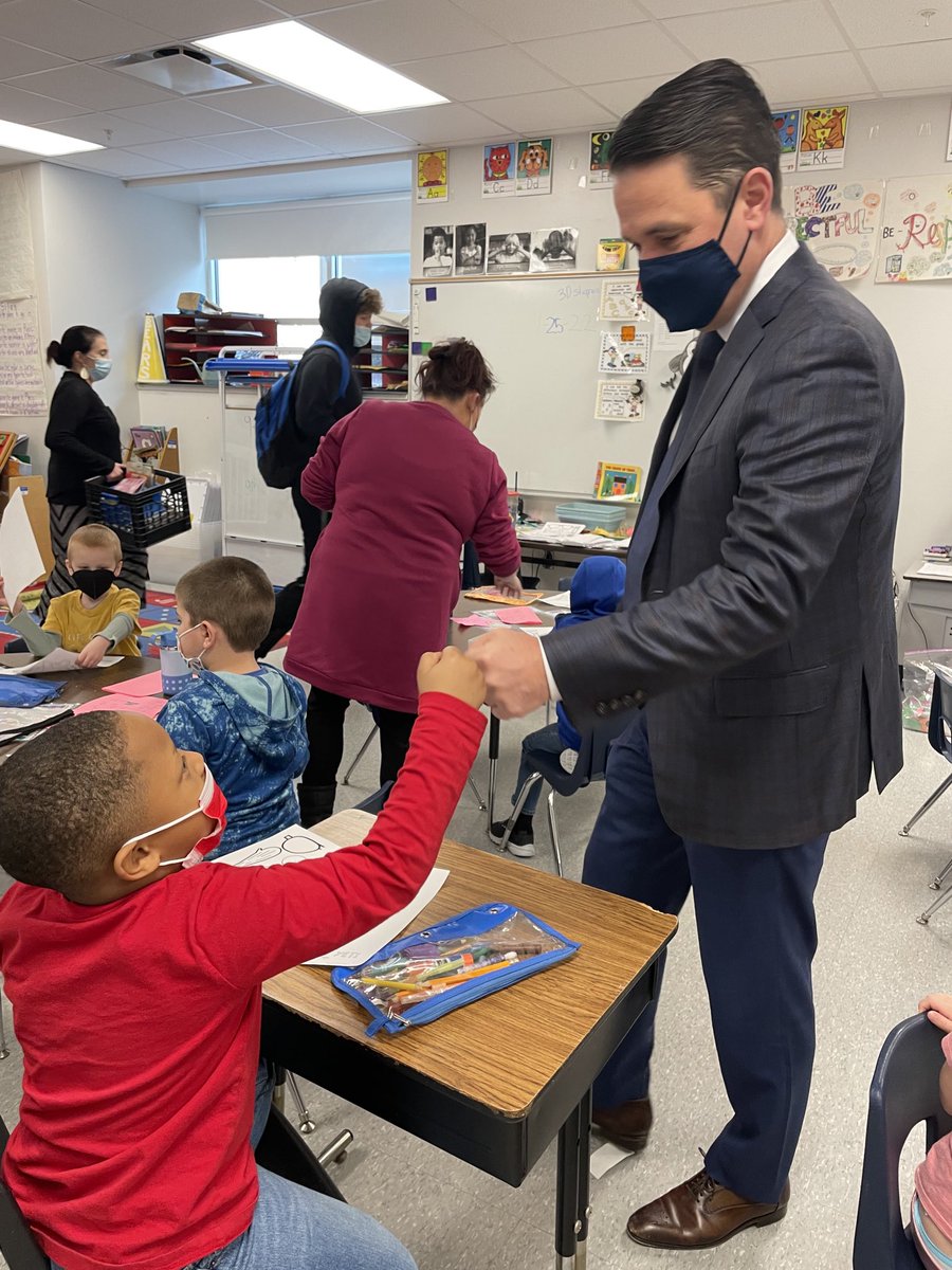 JCPSSuper's tweet photo. Thank you to ⁦@Brown_Principal⁩ and students at the Brown School for showing me around today. K-12 learning taking place here. #WeAreJCPS https://t.co/p5JdVNzaWX