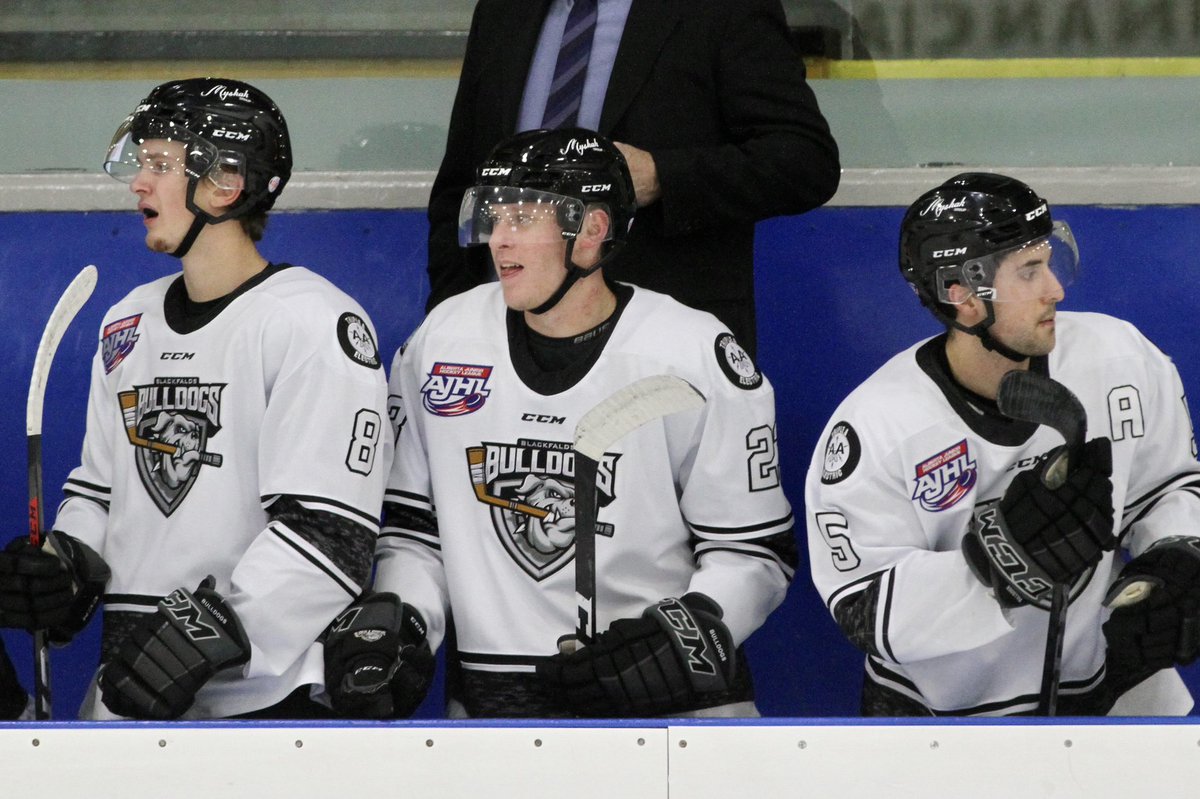 Warmups are underway! 

Alright @AJHLBulldogs and <a href="/drumdragons/">Drumheller Dragons</a> fans: Where are YOU tuning in from tonight?! 🐾

📸<a href="/RHC_photo/">Hannah Brown</a>