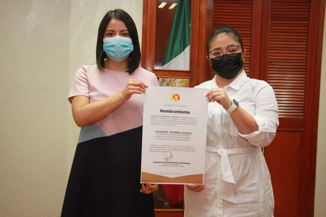 AytoOthonPB's tweet photo. La presidenta municipal @YensunniOficial, entregó el día lunes su nombramiento a la Secretaria Ejecutiva del Sistema Municipal de Protección Integral de Niñas, Niños y Adolescentes; Guadalupe Higareda Basulto. 

#TransformandoOPB https://t.co/wSvseHzPCc