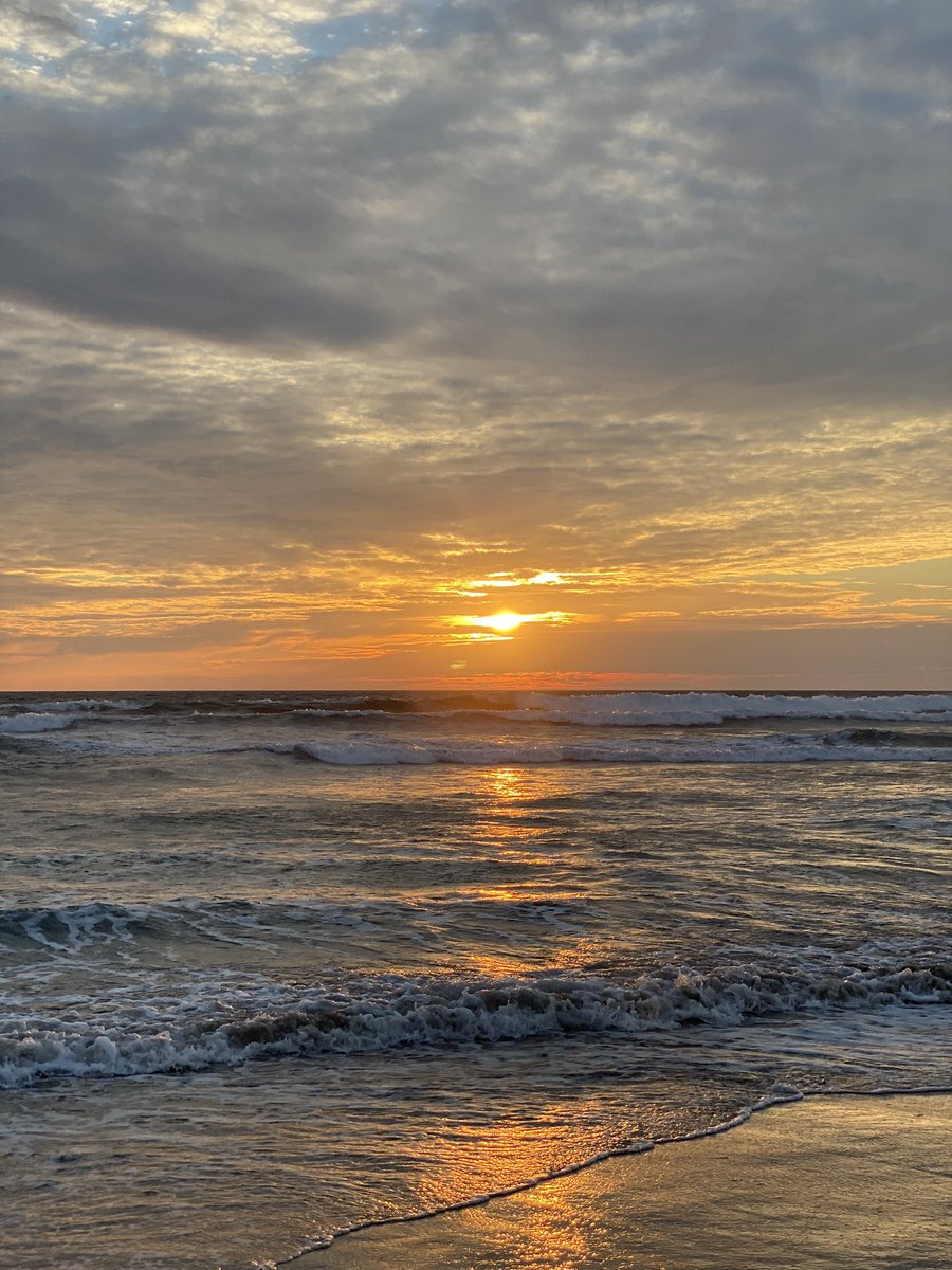 Soi_Tropical's tweet photo. Quiero coleccionar atardeceres toda la vida 🥺😍❤️‍🔥🧡🤩🙏🏽 https://t.co/Vp8gvC2MpI