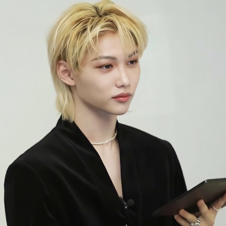 LFLXLOOKS's tweet photo. felix lee looks expensive https://t.co/NAkpObBP12