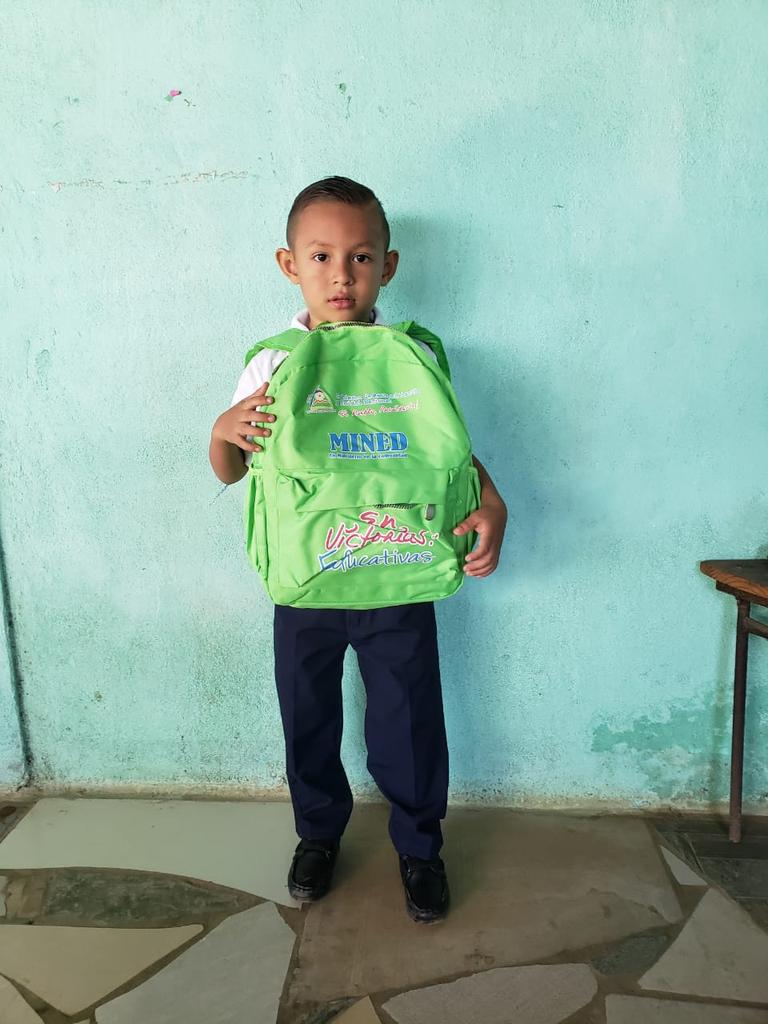 Agradecidos con Dios y las gestiones del Buen Gobierno Sandinista en este #BuenCicloEscolar22 estudiantes y Docentes de #SanRafaelDelSur reciben su paquete escolar en un #BendecidoAñoEscolar

#EnVictoriasEducativas por gracias de Dios 🎉