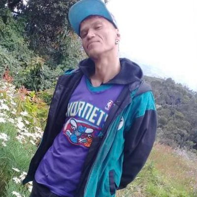 JIMOTE's tweet photo. Fiscal Barbosa, van 4 meses y este animal (el de la foto a la derecha) sigue impune después de haber despellejado vivo a Ángel, este perrito que, gracias a @AsociacionMi, se recupera con mucho amor, pero con un dolor infinito por todo lo que ha vivido.😭😤
https://t.co/RR89DP45hQ https://t.co/maWAj5ov2q