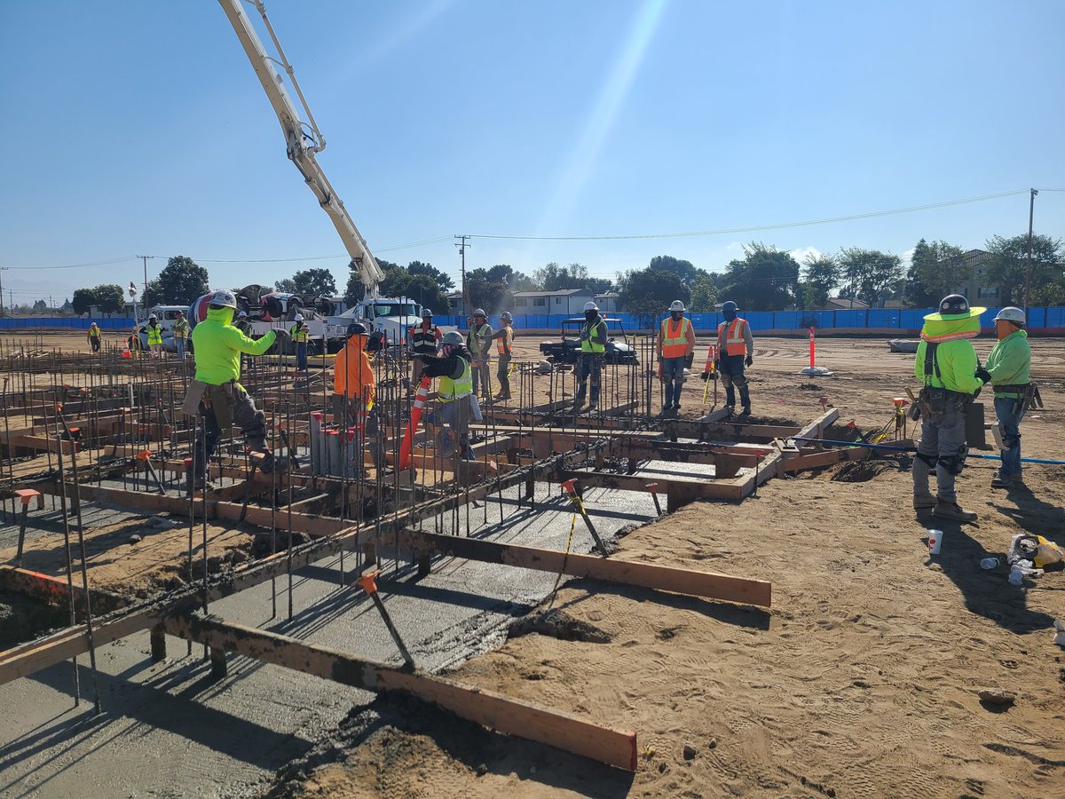 JacketPrincipal's tweet photo. The future Home of the Del Sol HS Jaguars is coming to life in a beautiful way. Today, 800 yards of concrete were poured. #ImpactTodayTransformTomorrow @ouhsd https://t.co/SzGc7oP1Lh