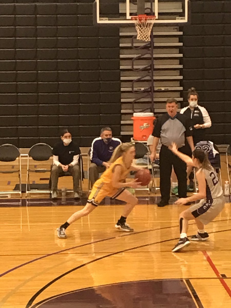 ladygeesebball's tweet photo. @bhcwbb So great seeing @NicholsLexi on the floor tonight! #ladygoose4ever https://t.co/Wbbyv2diAJ