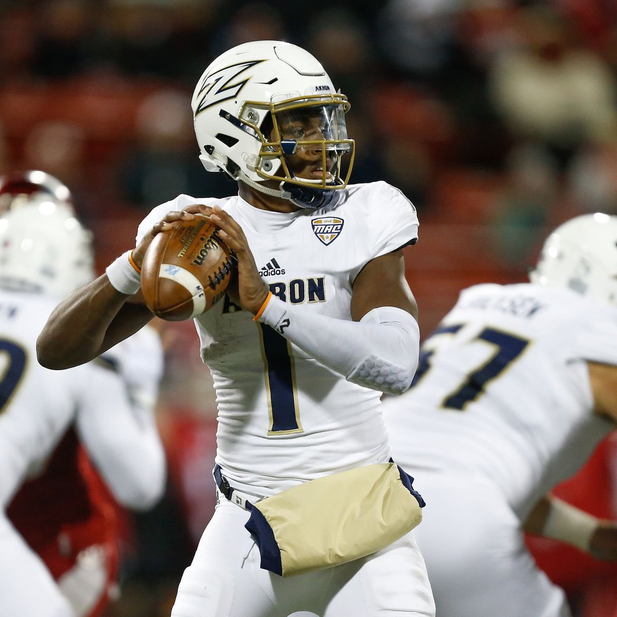 behumbletyger5's tweet photo. Blessed and honored to receive an offer from Akron University.. @Coach_J_Rod https://t.co/pPpLowu5ER