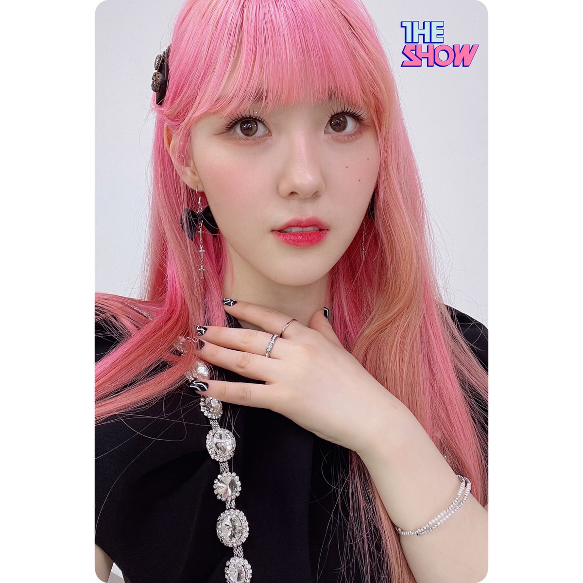 chaehyudm's tweet photo. For today The Show Chae-cut guest is Kep1er! And we choose our childhood card as the theme for our photocard 😻 and this is the result from my baby pictures ✨ https://t.co/sTidGNhWFR