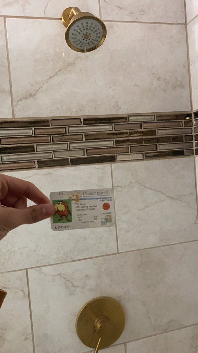 Mohamma70853828's tweet photo. By spending less time in the shower I am saving water, which is an essential resource and reducing my overall ecological footprint. #apespopulation @franklinlorax https://t.co/e5yWa5P8GG